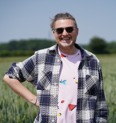 Noon van der Silk, standing in a sunny field
