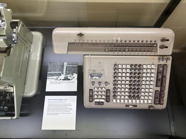 Electromechanical calculator
